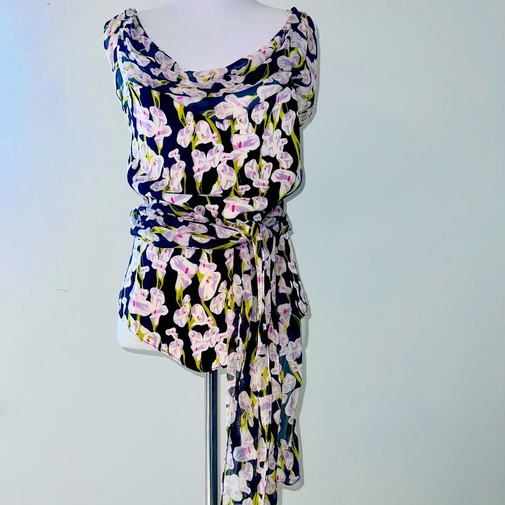 DIANE VON FURSTENBERG size SM Silk, Lily floral print, wrap blouse